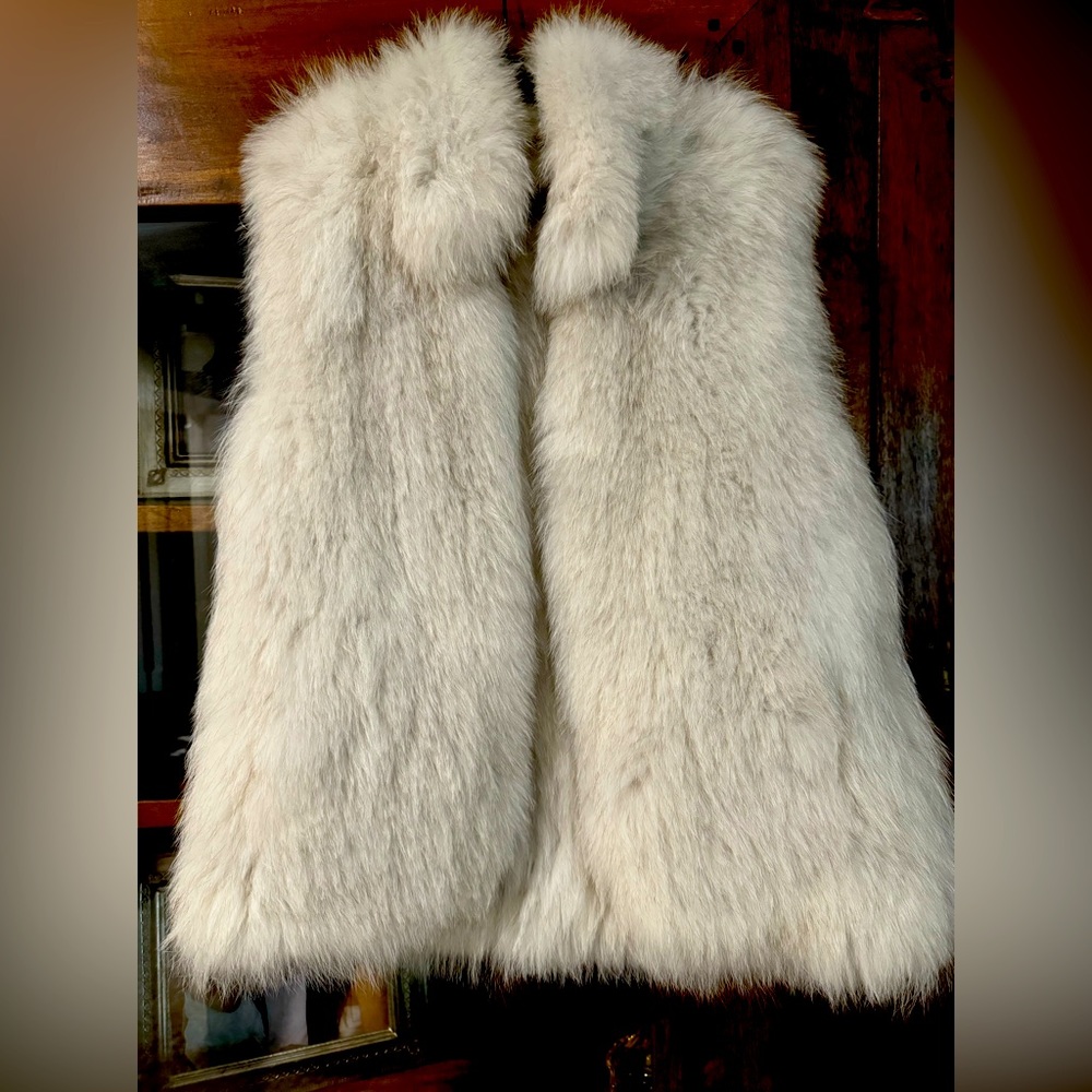 Theory 100% Blue Fox Fur vest, white with soft grey, excellent condition